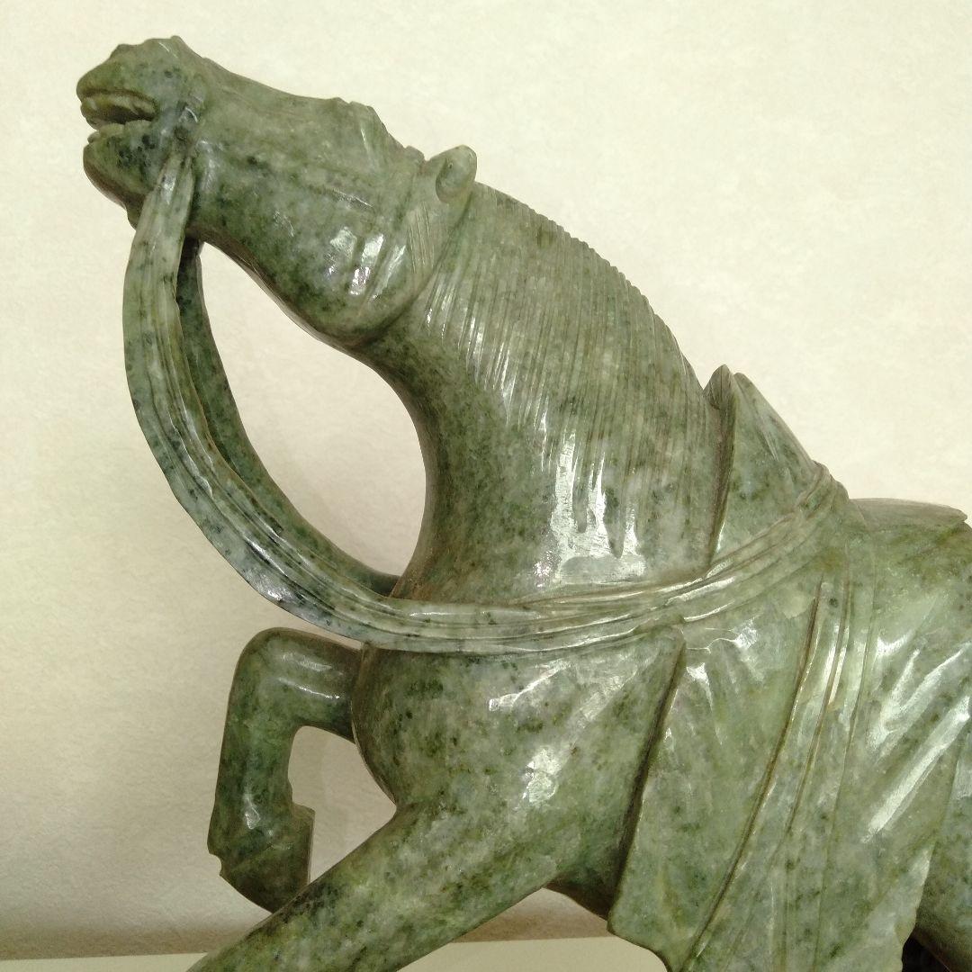 石の馬　置物　緑色石　令和8年の干支　台付き１個