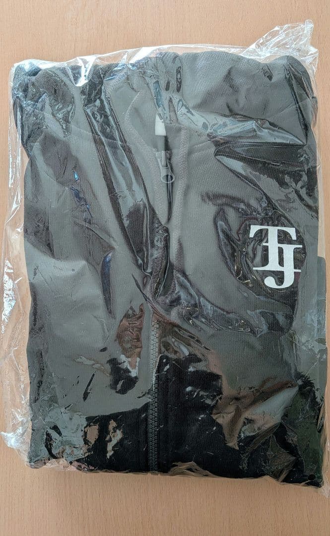 【新品未開封】Travis Japan Vllsual パーカー