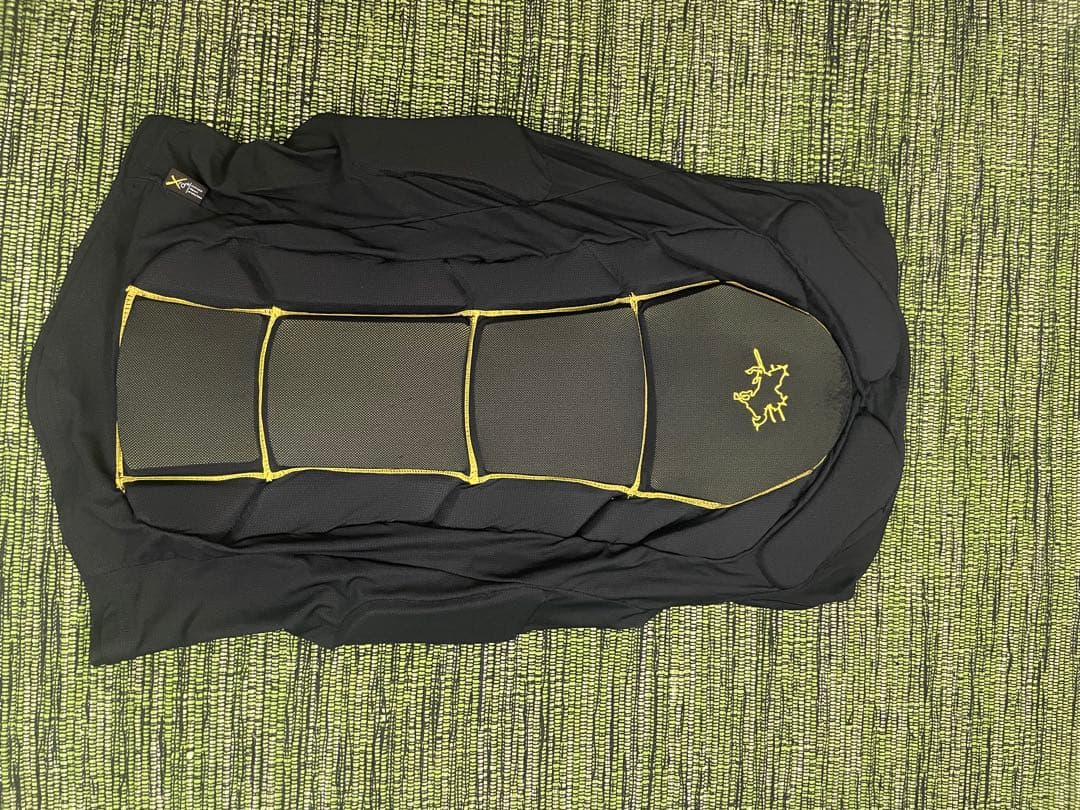 ＜美品＞スノーボード　最強　プロテクター　鎧武者　ベスト　L