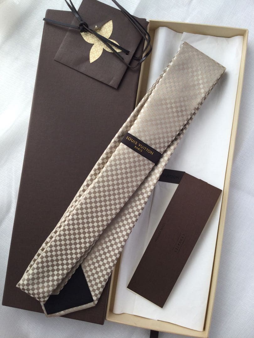未使用　ルイヴィトン チェック柄 ベージュ系 ネクタイ 専用ボックス付き