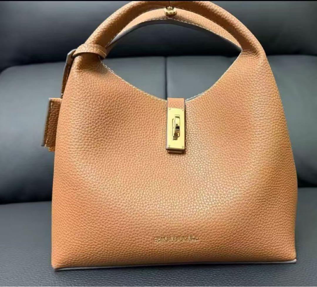 CHARLES & KEITH チャンス バケットバッグ チョコレート“i