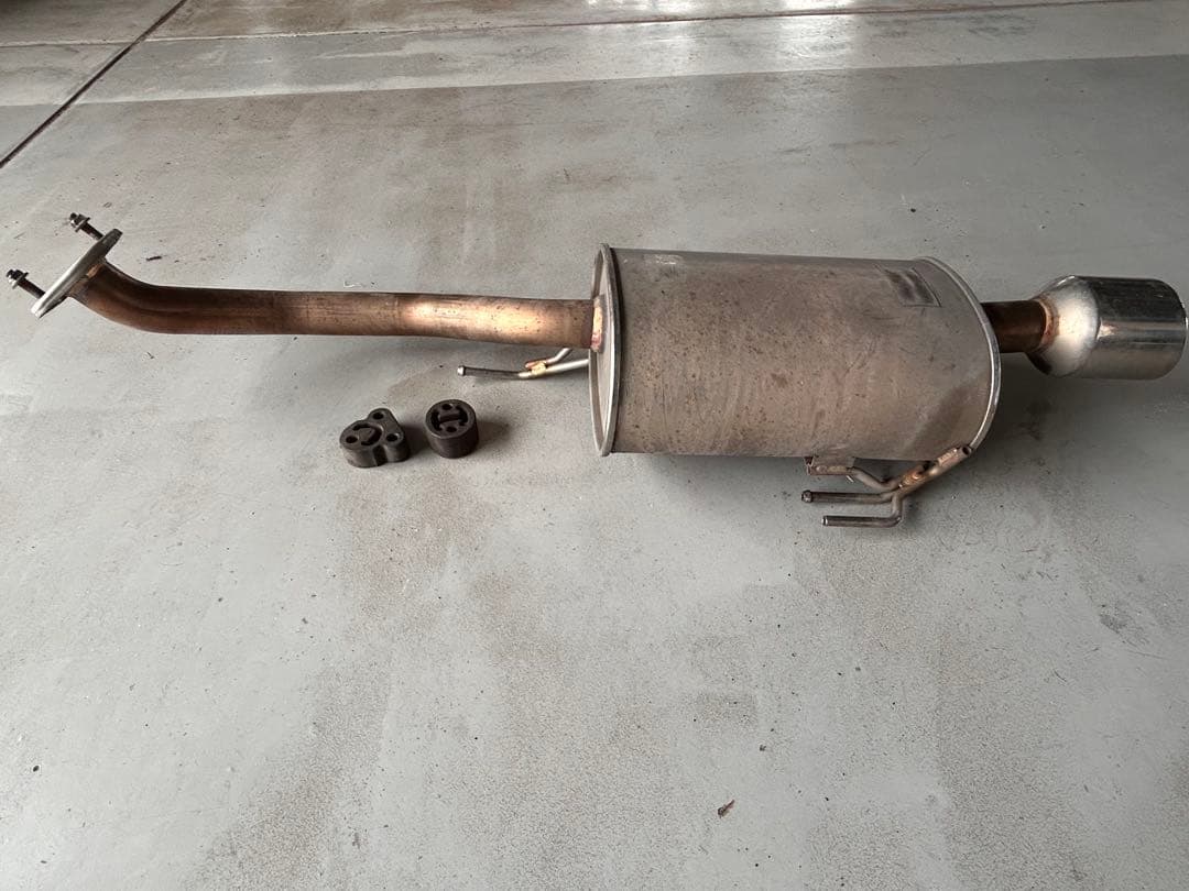 ニッサン ノートE12nismo S 純正マフラー 値下げ交渉致します。