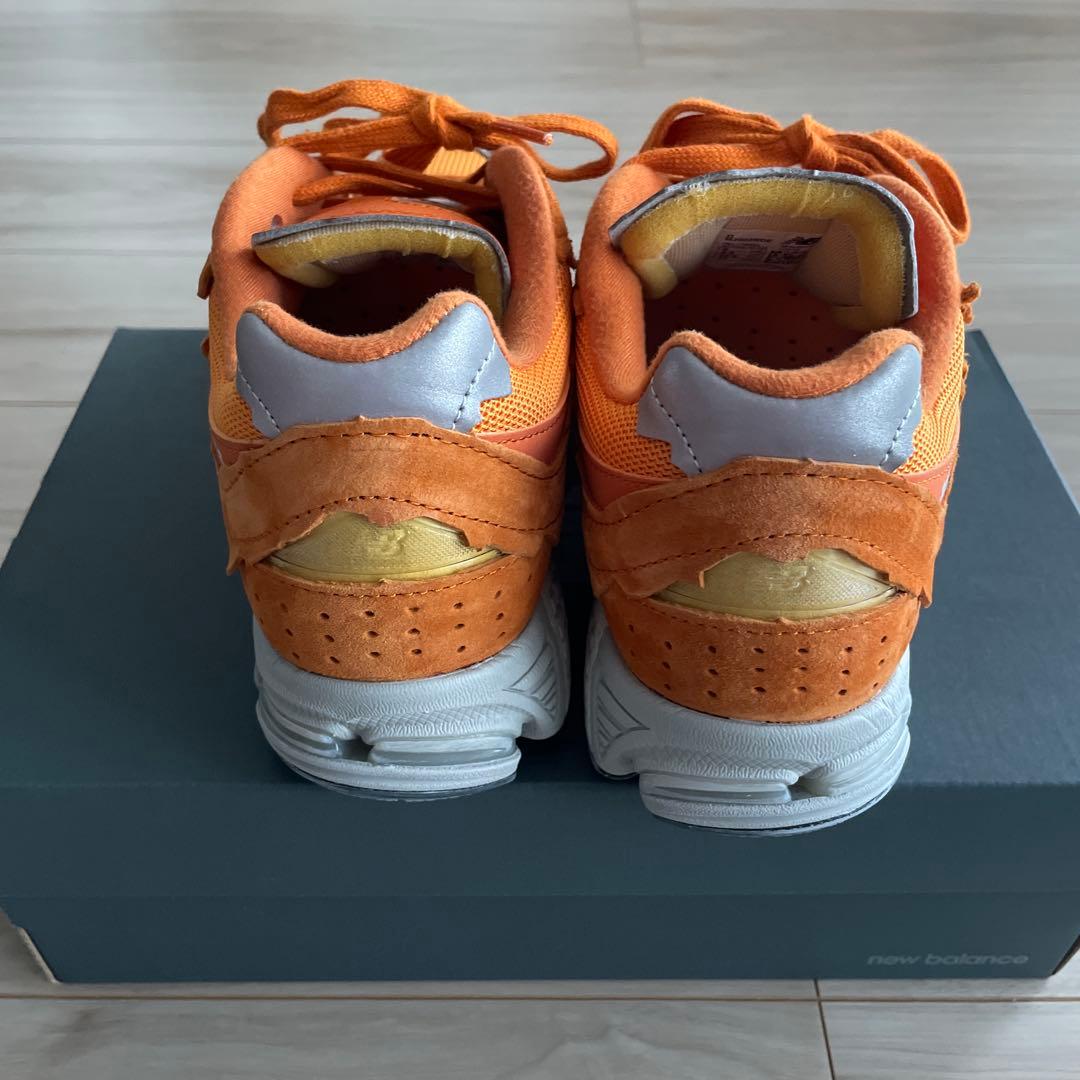 New Balance 2002R オレンジスニーカー