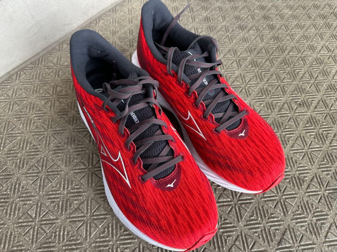 【未使用に近い】ミズノ ウェーブライダー 28 28.0cm SW 4E 箱付き