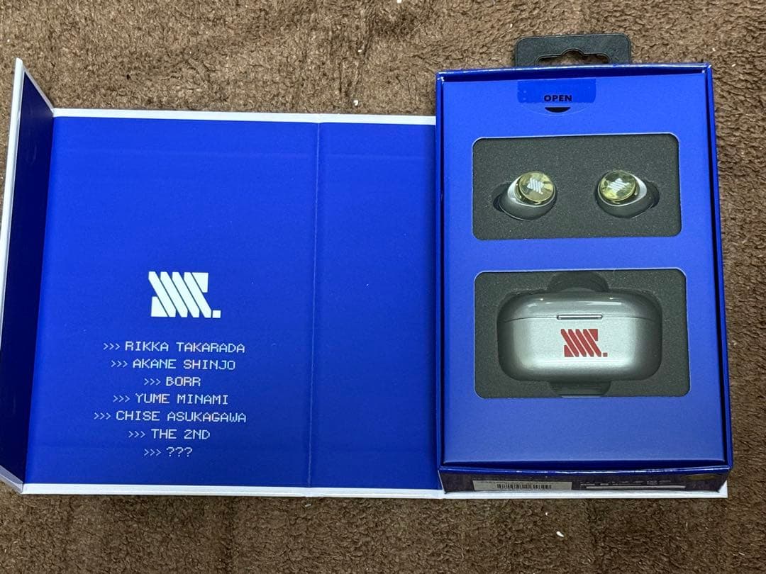 ざ*き様 【未使用】ワイヤレスイヤホン 「グリッドマン ユニバース×AVIOT」