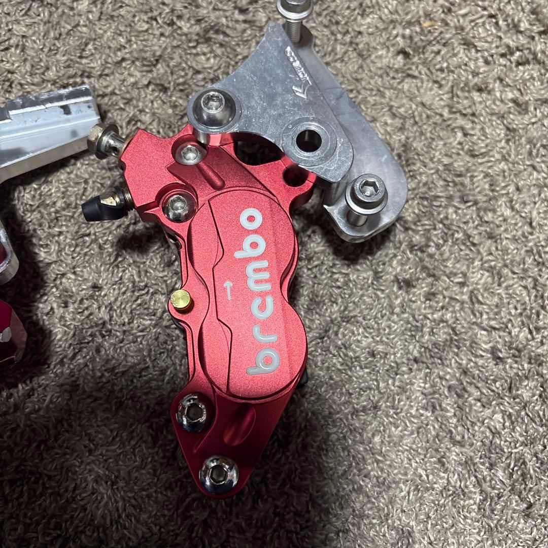 brembo 赤 ブレーキキャリパー　キャリパーサポート　リアマスターセット