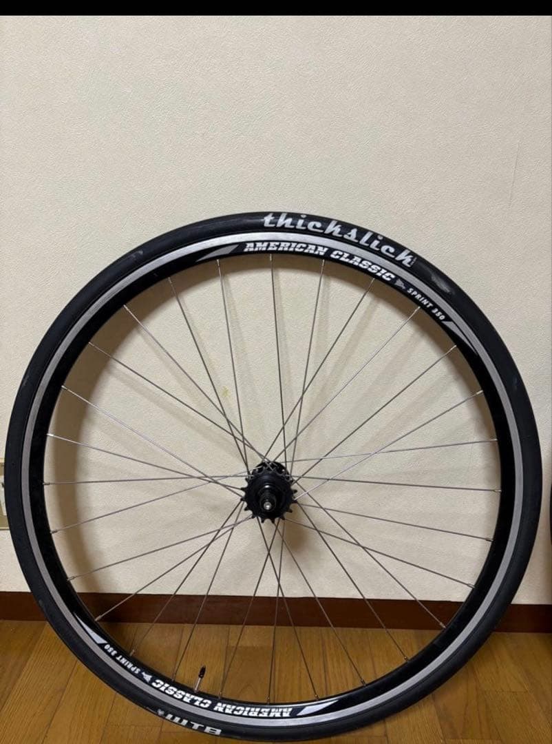 ピストホイール前後タイヤは付属しません