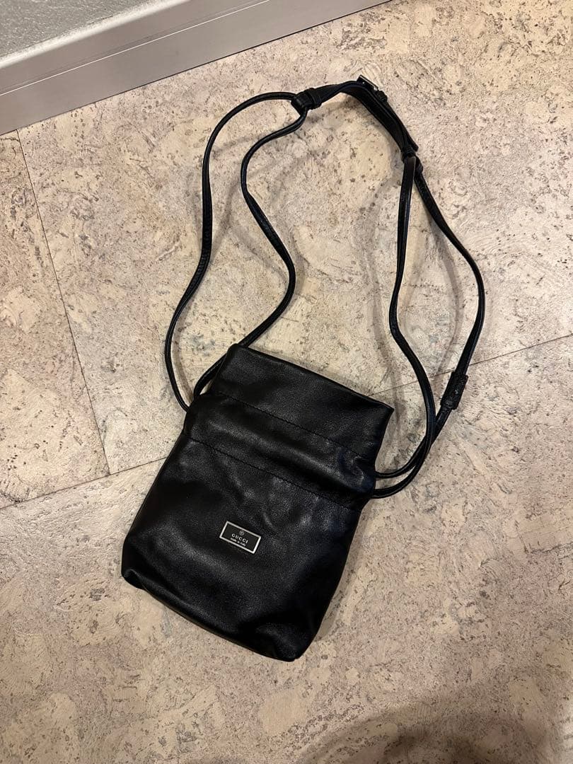 GUCCI ブラックレザー ミニショルダーポーチ