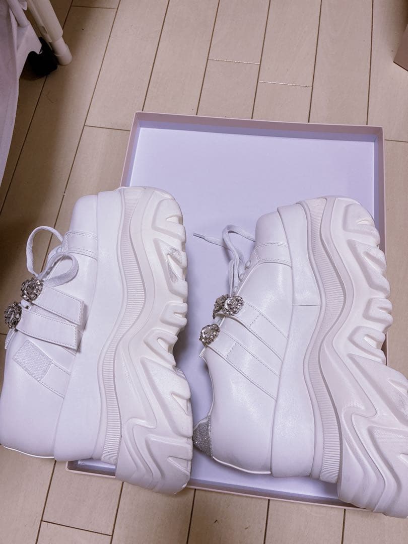 ミシェルマカロン ボリュームソールビジューベルトスニーカー Lサイズ