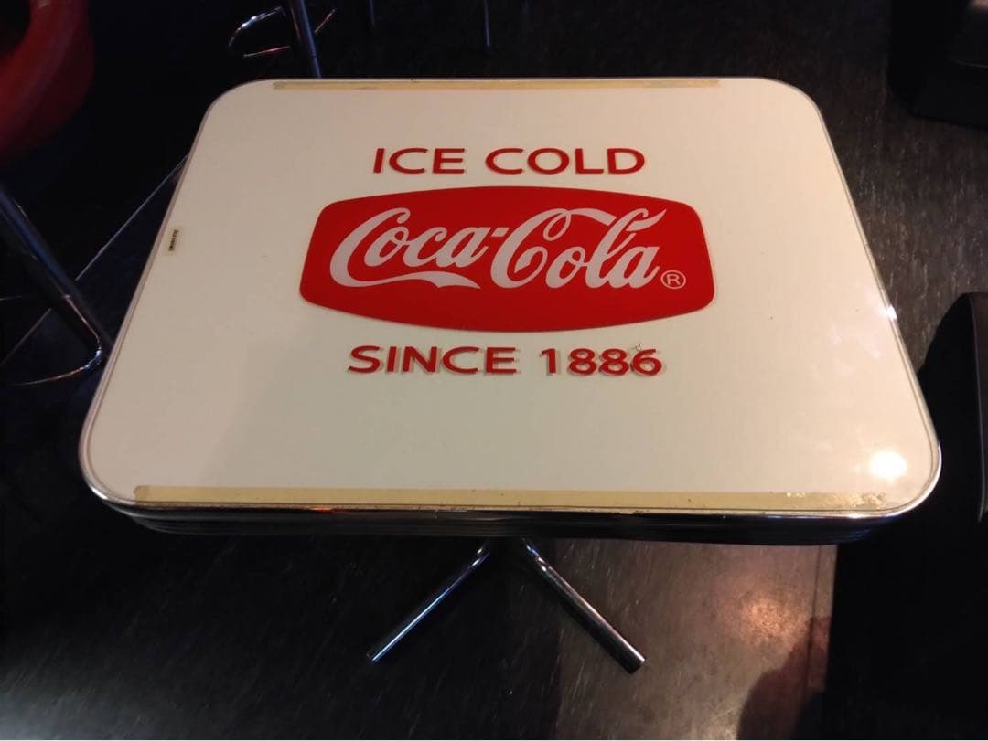 【ZEKUUページ】 Coca-Cola レトロテーブルと椅子セット