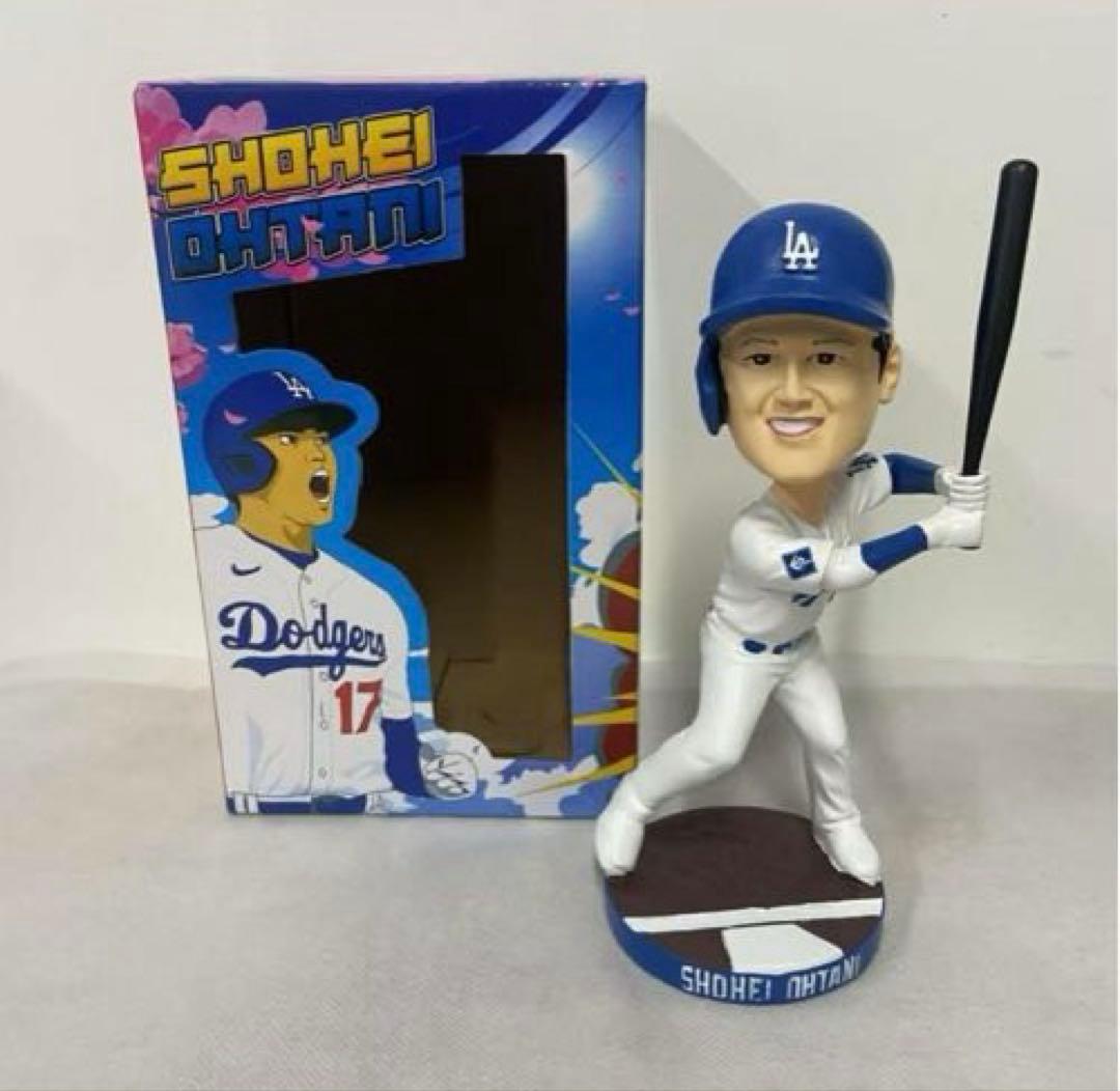大谷翔平ボブルヘッド。ドジャース5/16球場配布、グレービジターユニフォーム2点