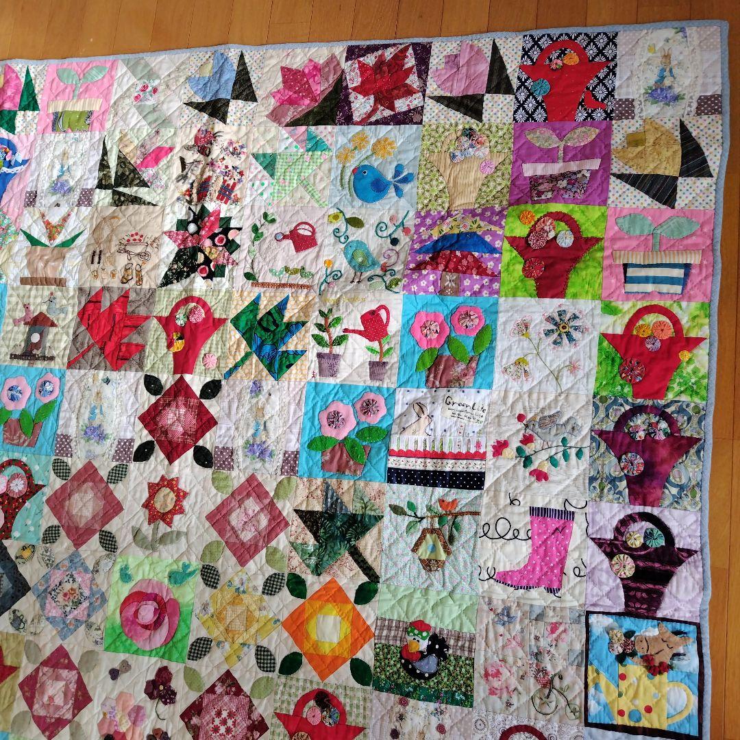 カラフルな花柄パッチワークキルト