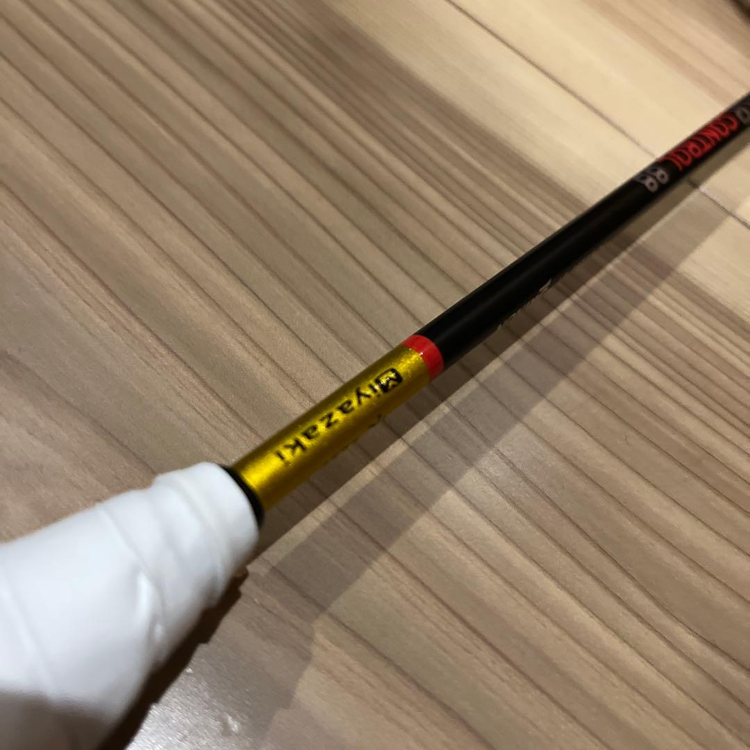 ASTRO CONTROL 88 バドミントンラケット 黒赤