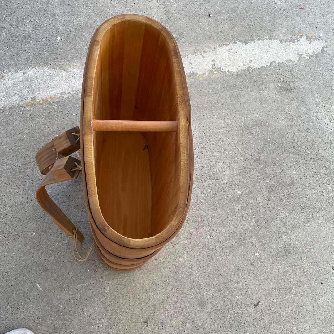 竹製花飾り　楕円形 彫刻入り スイス製 リュック式