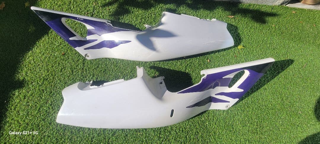 A*K様 rvf400　シートカウル