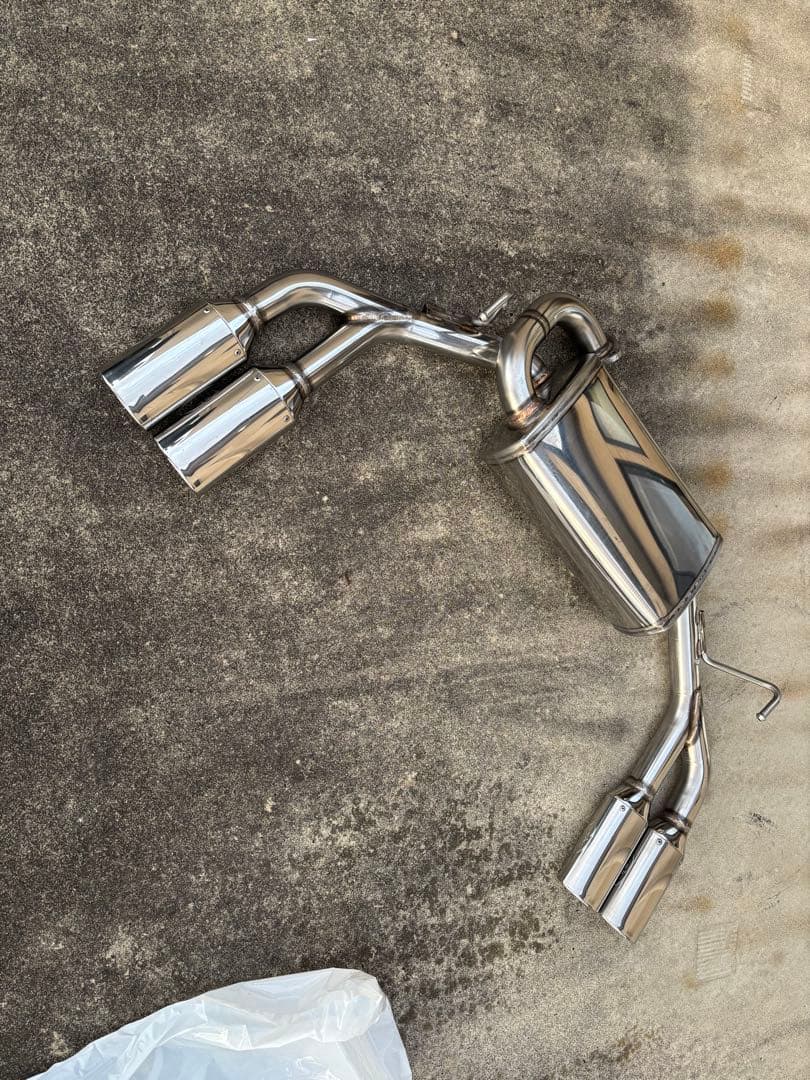 【イヌ】　プリウス50系 GANADOR（ガナドール）マフラー