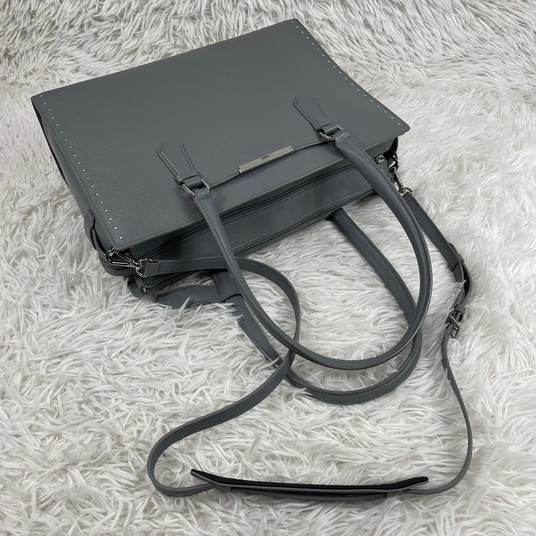 希少　TUMI Eliza 2way ビジネスバッグ スタッズ グレー