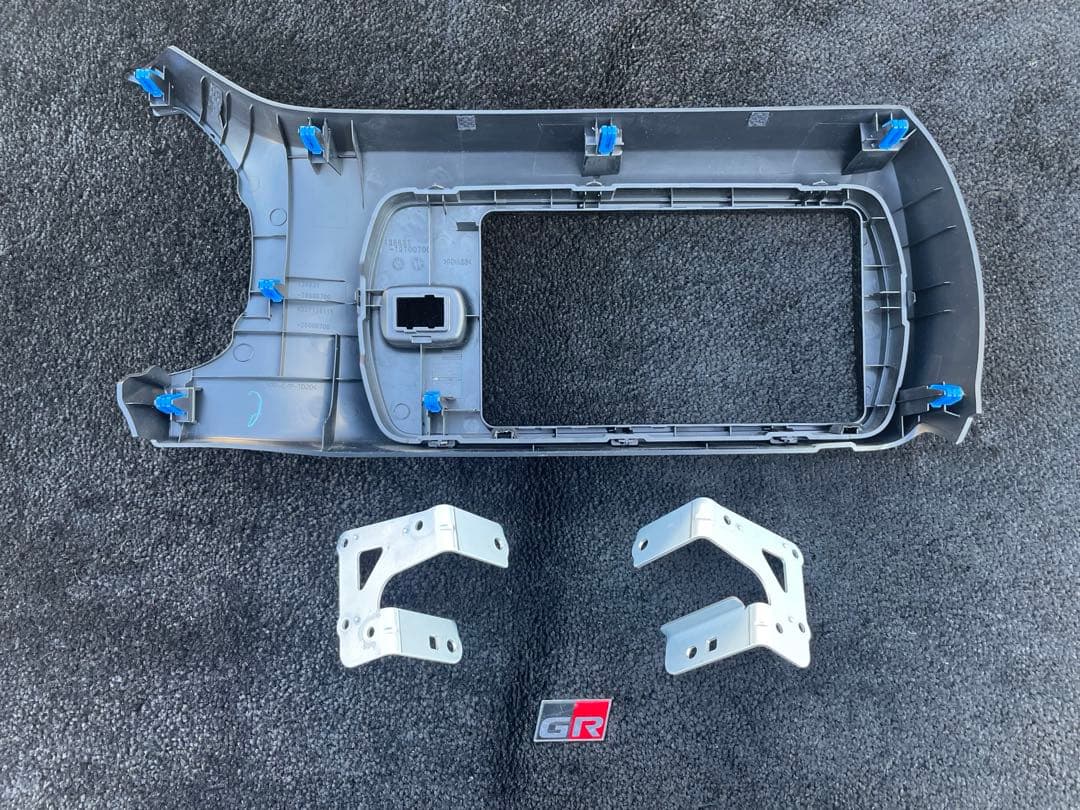 トヨタ　ヴィッツ　130系　純正　9インチ　パネル　カーナビ　クラスターパネル