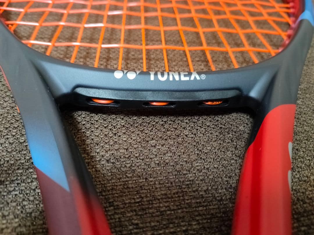 値下げ　2023年現行版 ヨネックス　VCORE100L G2　スカ-レット赤