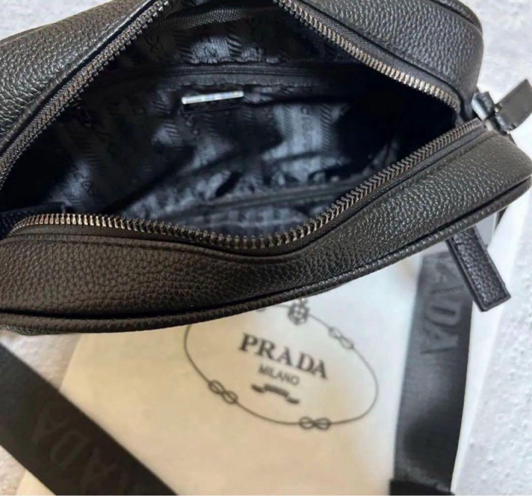PRADA ブラックレザー ショルダーバッグ
