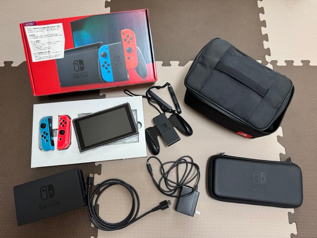 Nintendo switch本体 箱あり 付属品完備【ケース・バッグ付き】