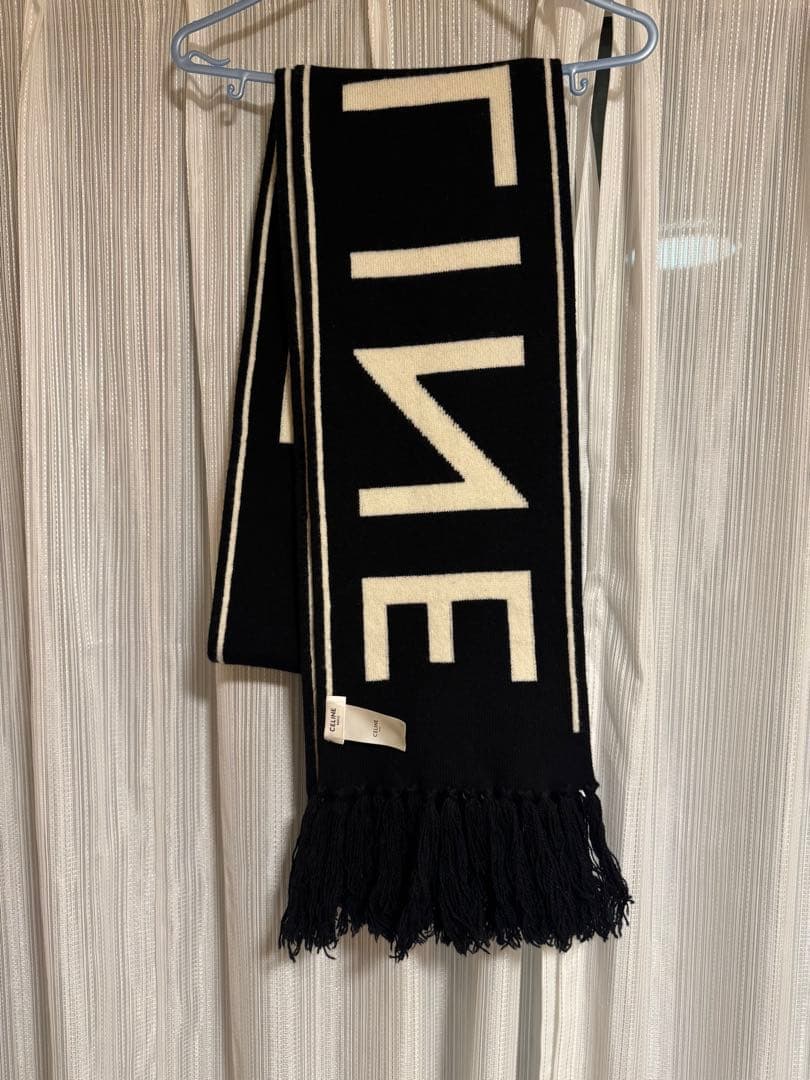 CELINE フリンジ付きマフラー ブラック/ホワイト