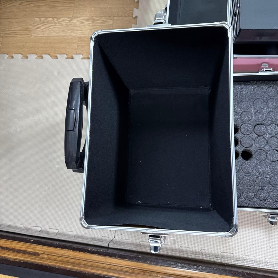 ネイル、メイク、キャスター付きケース