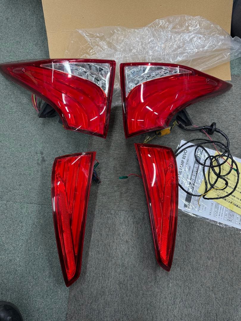 50プリウス前期　ヴァレンティ　テールランプ一式　送料込み