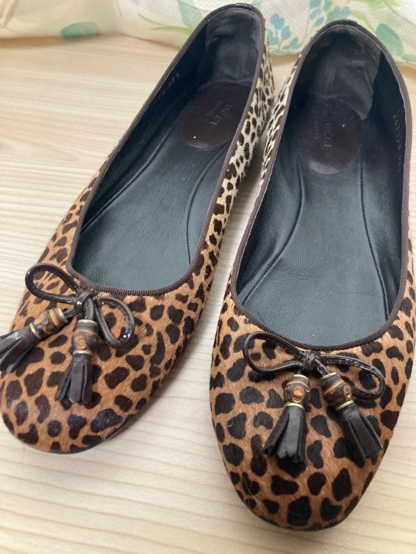 GUCCI ヒョウ柄フラットシューズ 25.5