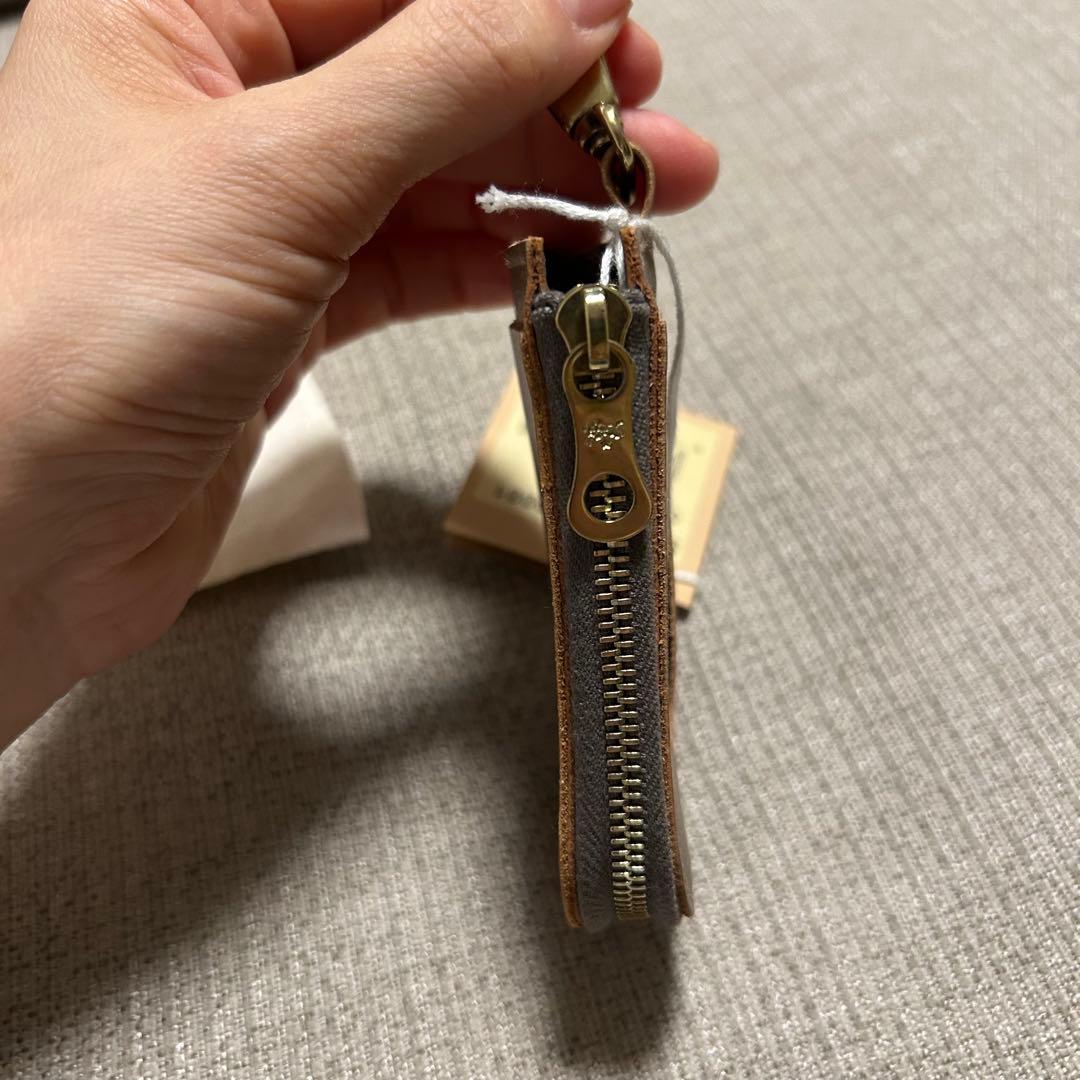 未使用　美品　IL BISONTE レザーキーケース グレー