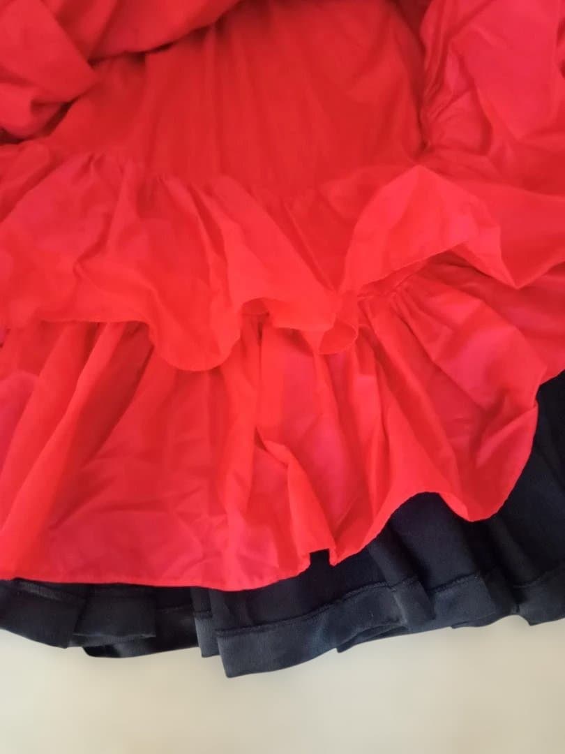 フラメンコ スカート 黒サテン地　裏赤 フリル付き