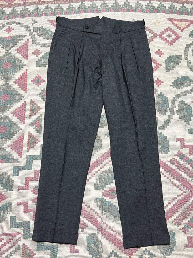 美品ベルウィッチ BERWICH ２プリーツ グレーサイドアジャスターパンツ48