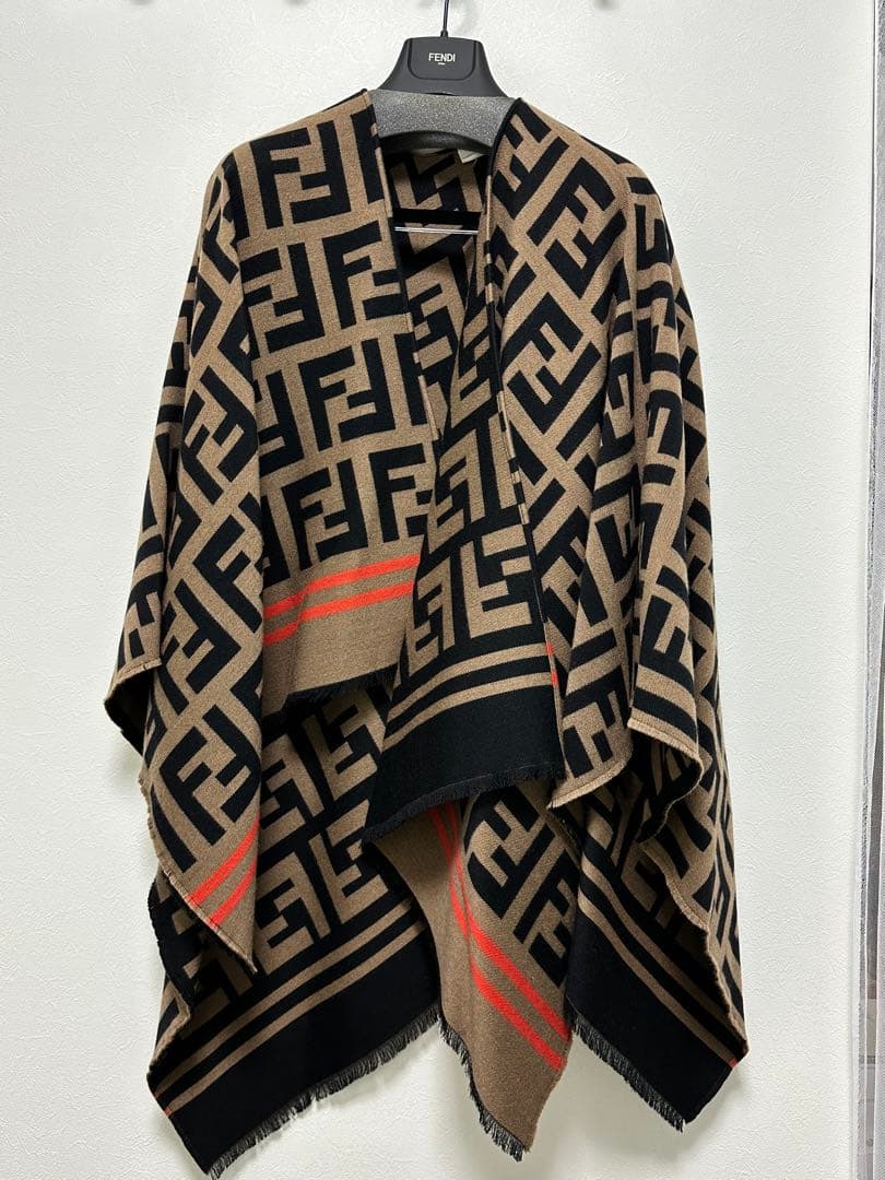 FENDI ロゴパターン ポンチョ・ケープコート