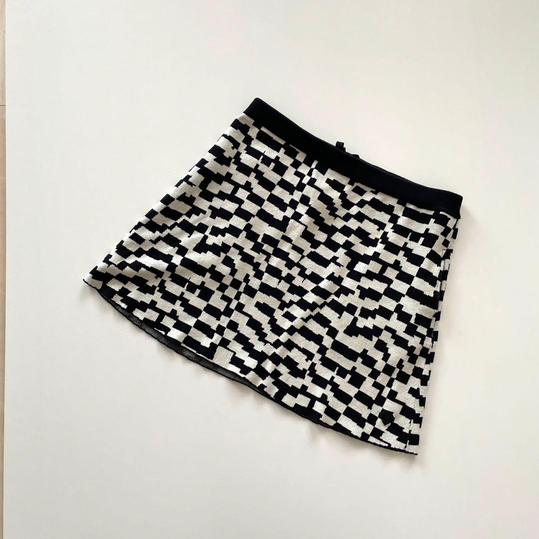 デサント　レディース　ゴルフ　スカート　ブラック