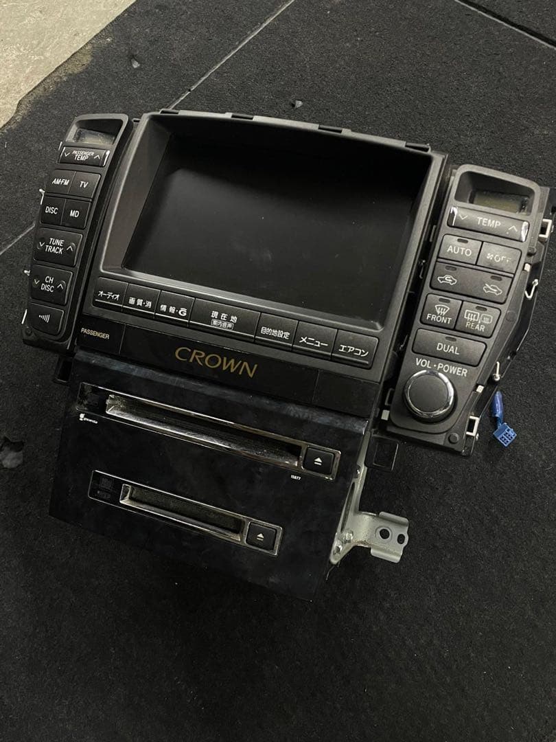 CROWN GRS184カーナビ 大画面