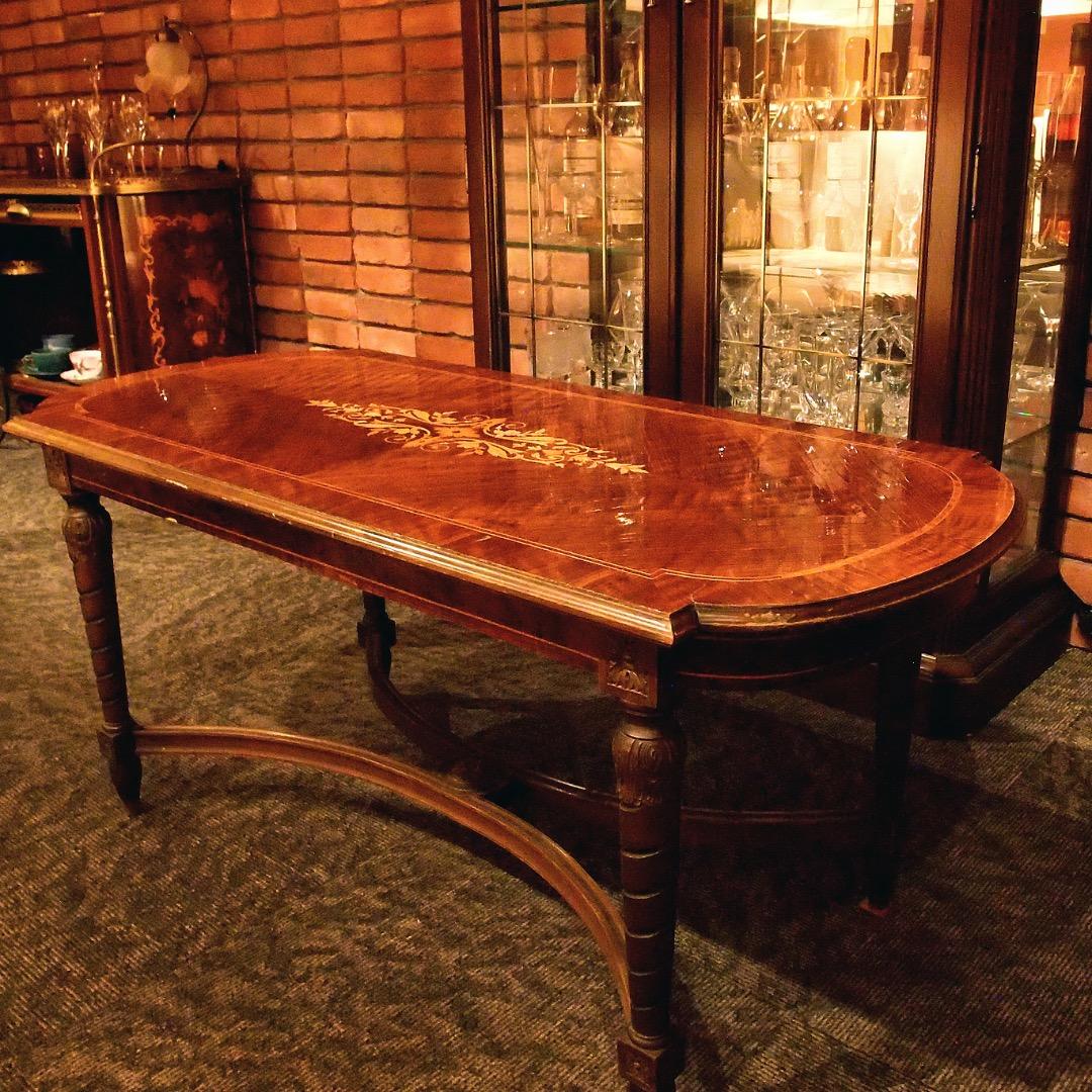 (huffuc)ong) アランドロン映画にも登場するアンティークテーブル