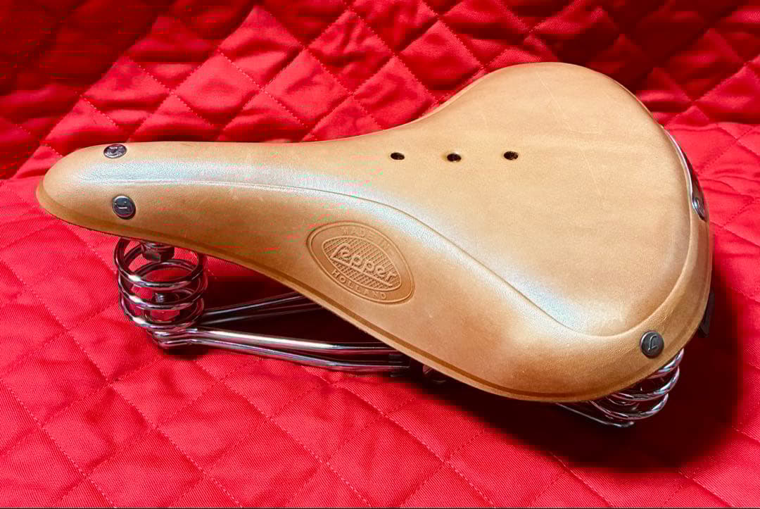 Lepper社　レッパー社　本革サドル　自転車パーツ　オランダ　未使用品