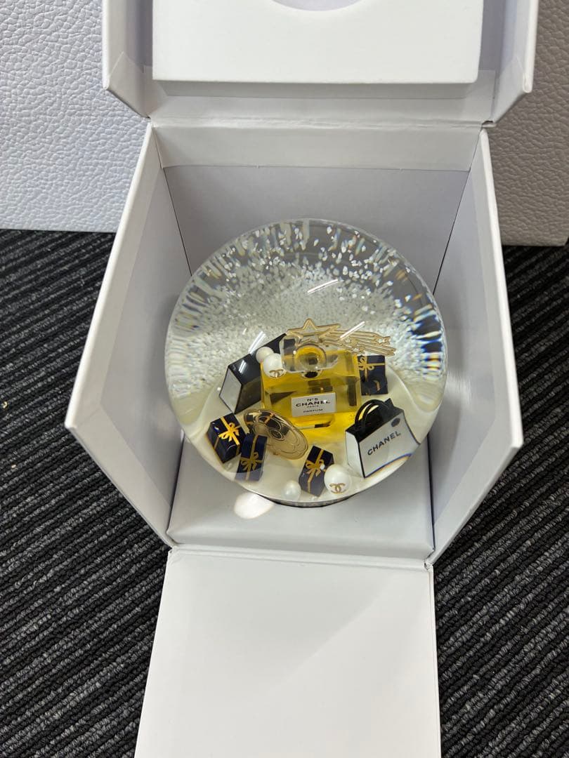 今日限定セール　シャネル　ビューティー　スノードーム　2025
