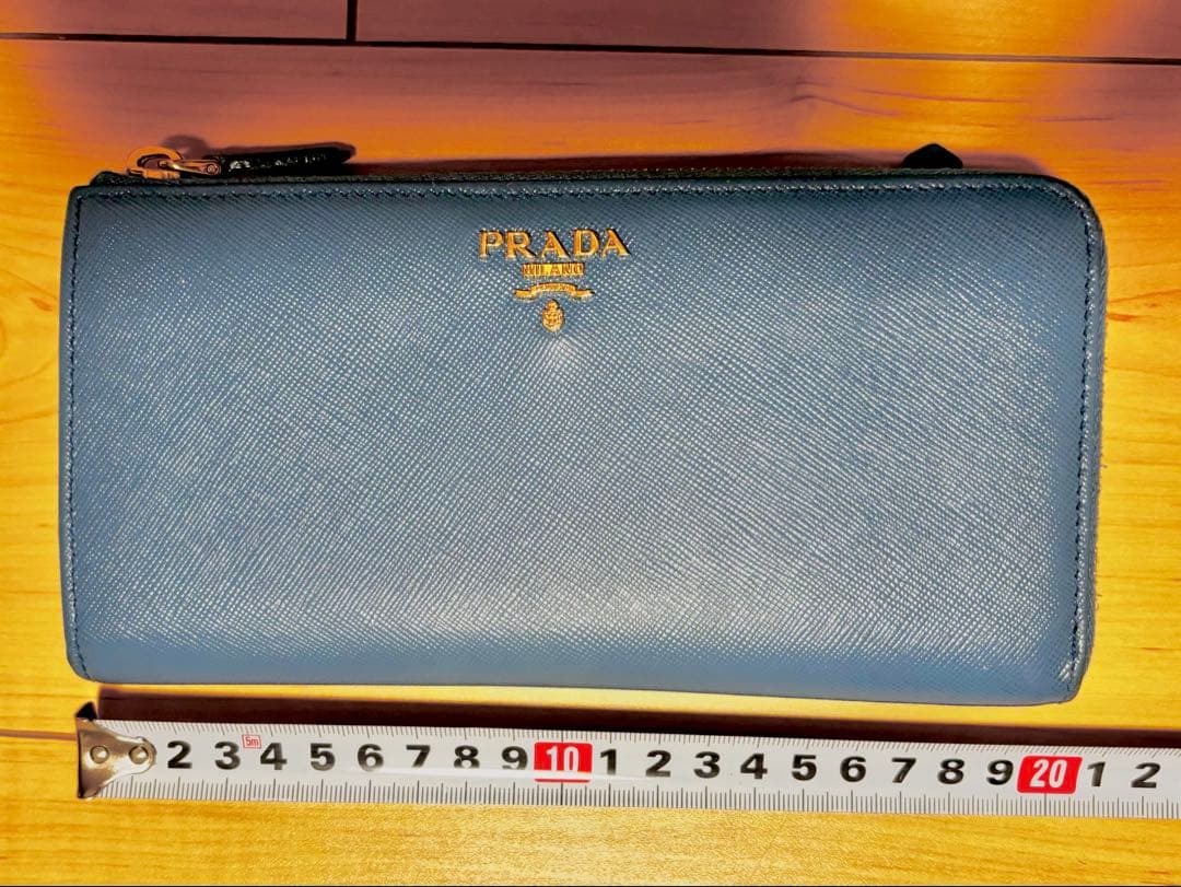 え*ん様 【新年特価】PRADA プラダ 水色 レザー 長財布 ショッパー付き