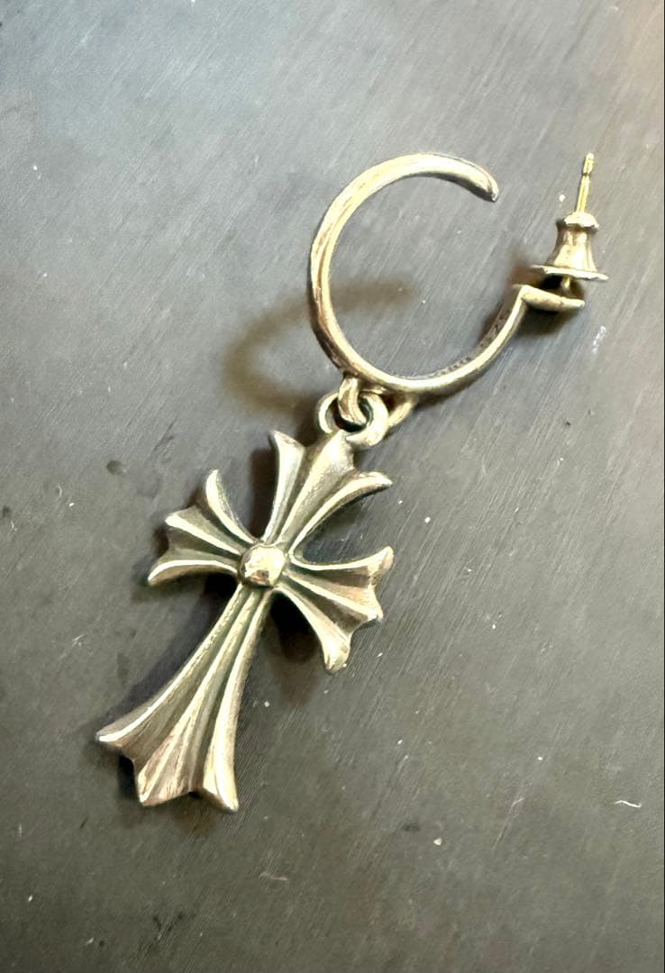 あんしん鑑定対応可　クロムハーツ タイニーCHクロス フープイヤリング