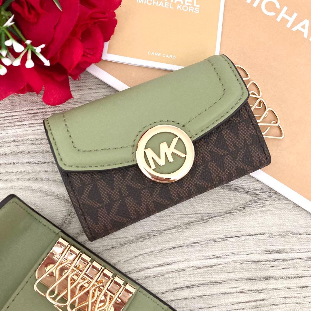 《新品》MICHAEL KORS キーケース　グリーン シグネチャー レザー