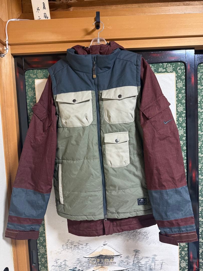 希少　NIKEの　ベスト付き　スノーボードウェア