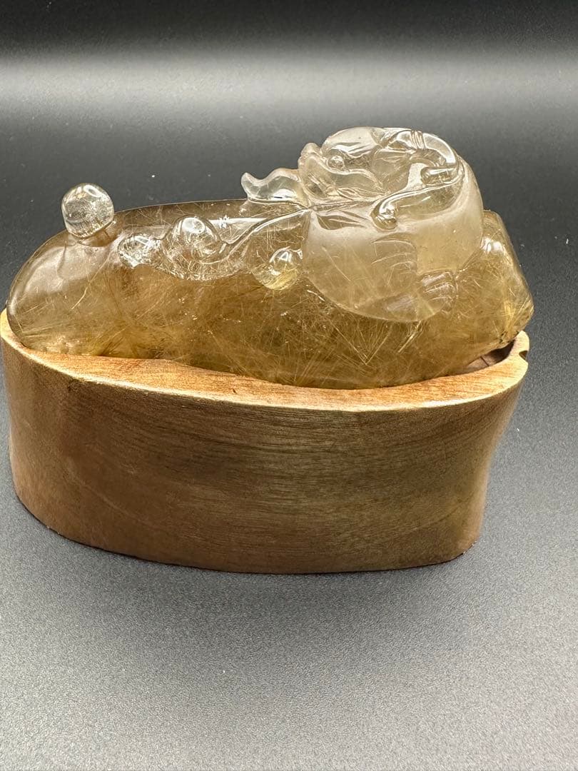 ゴールドルチル彫物（貔貅）台座つき！