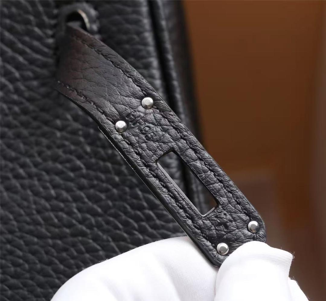 国内即発ノベルティ　ハンドバッグです　ブラック　バッグ