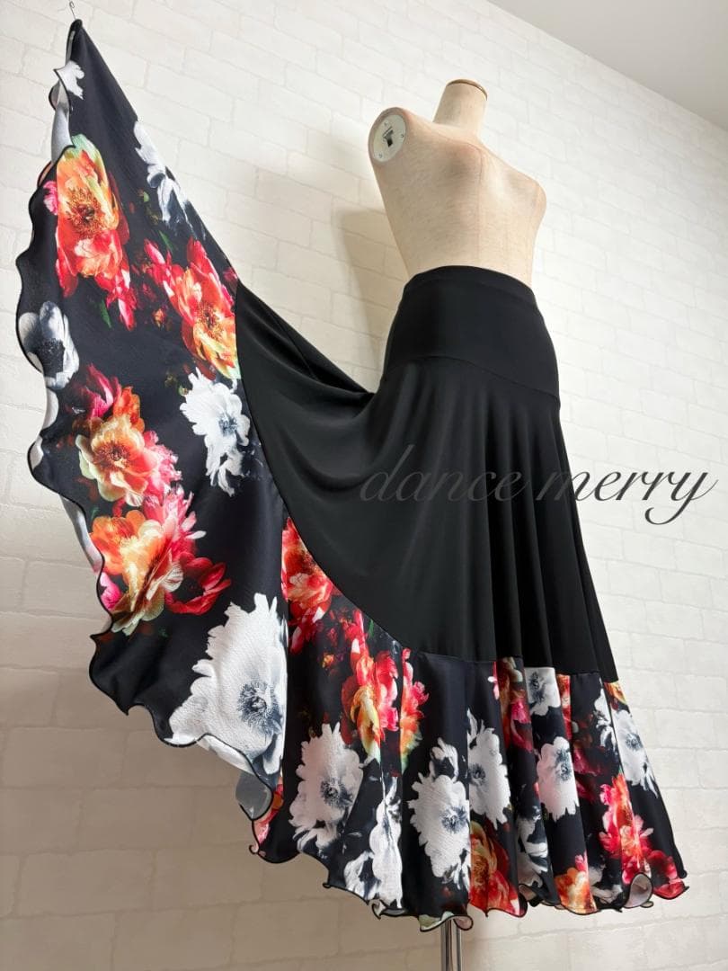 ＊新品　社交ダンス　スカート　黒　赤　白　タンゴ　レッスン　パーティ　8243