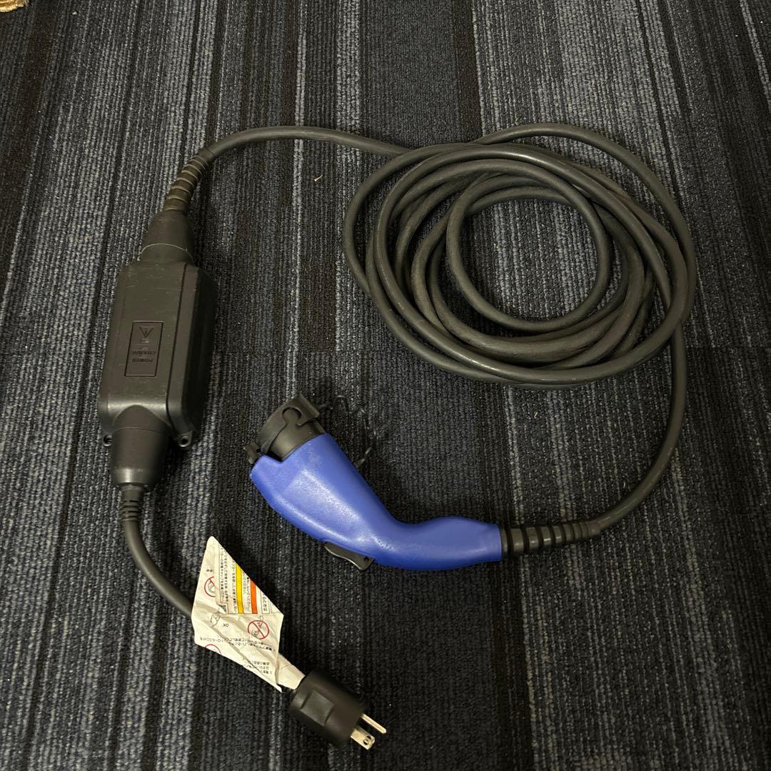 TOYOTA 電気自動車充電ケーブル AC200V