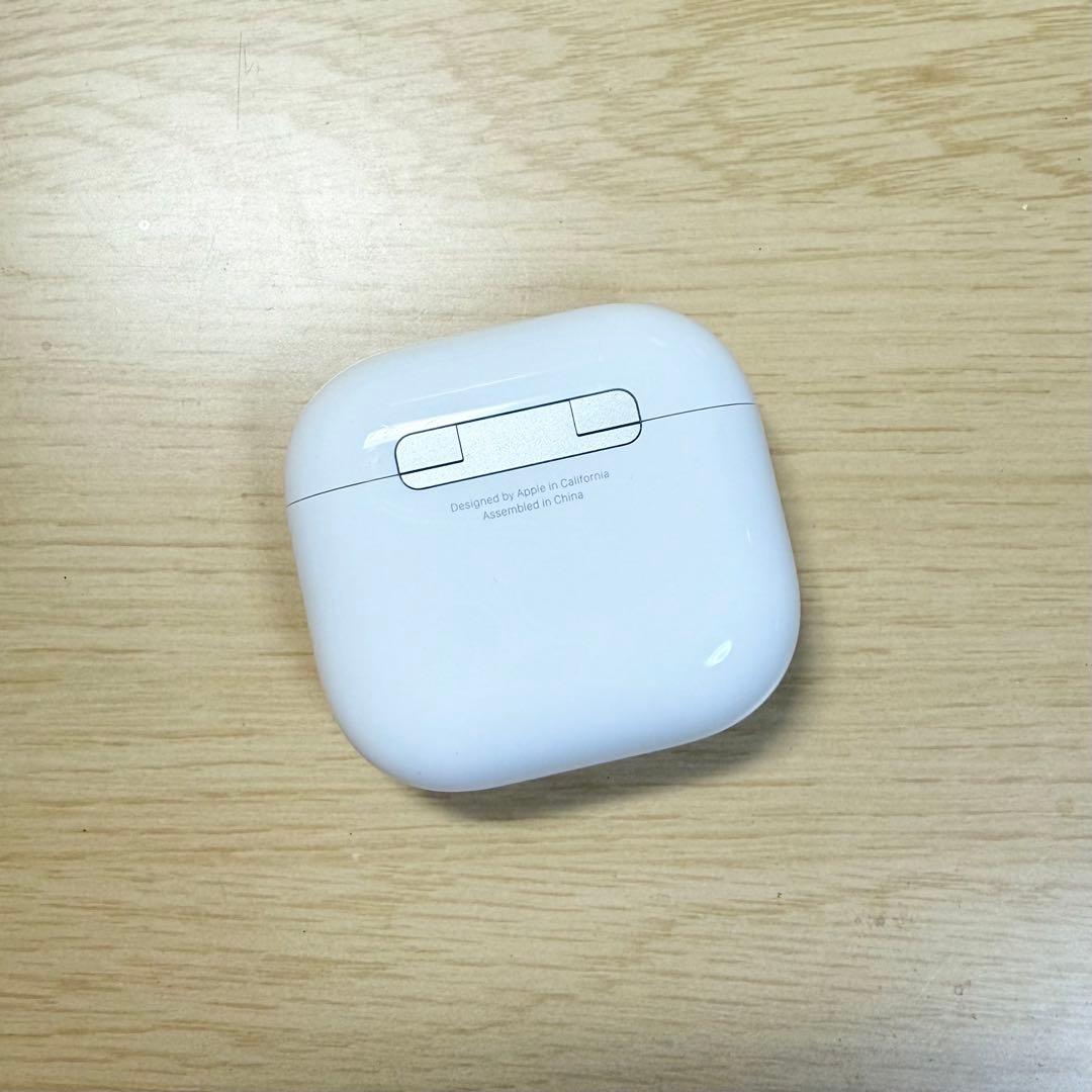 AirPods4　本体 ホワイト 充電ケース付き