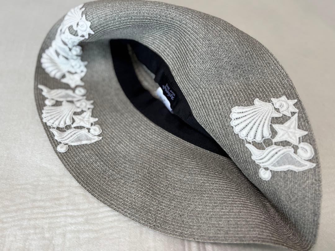 Athena New York｜アシーナニューヨーク グレーの刺繍付き麦わら帽子