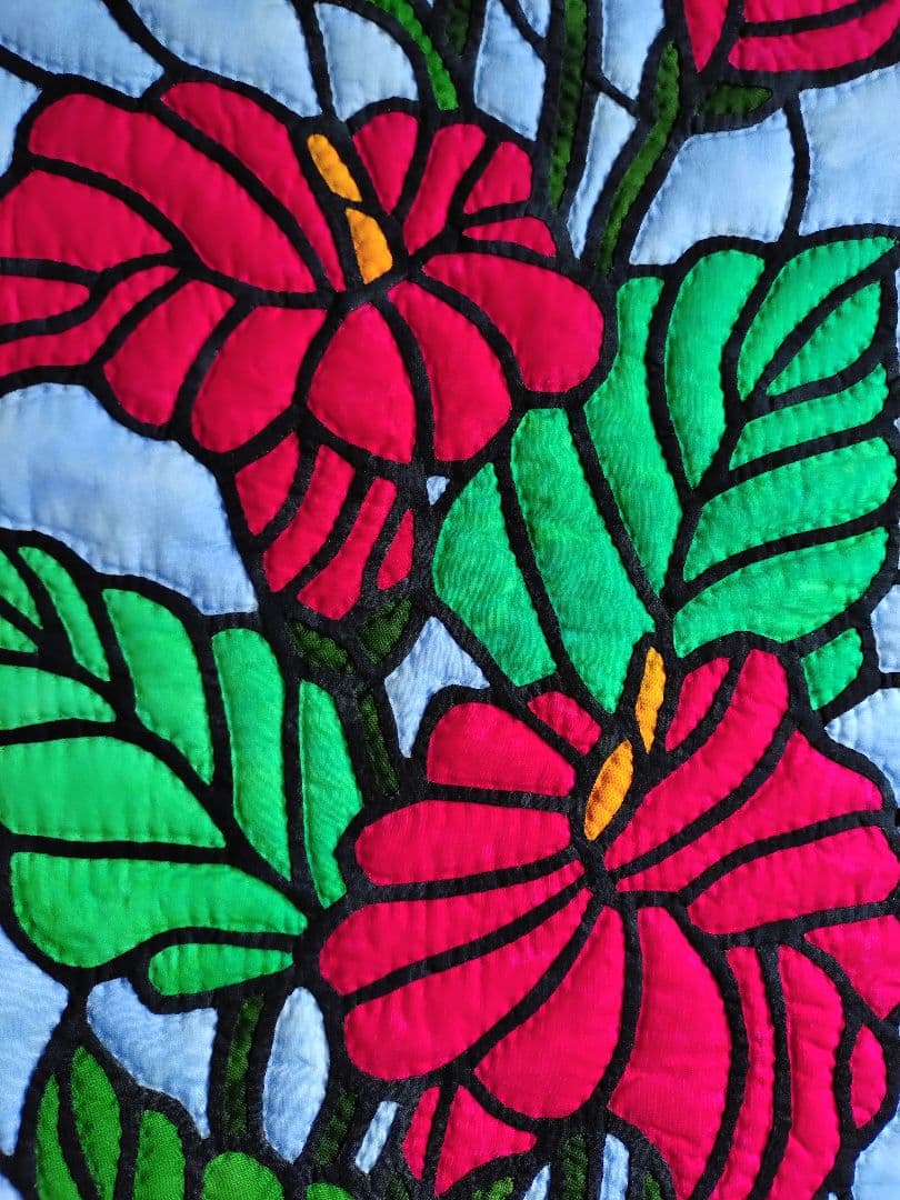 ハワイアンキルトタペストリー・カラーの花