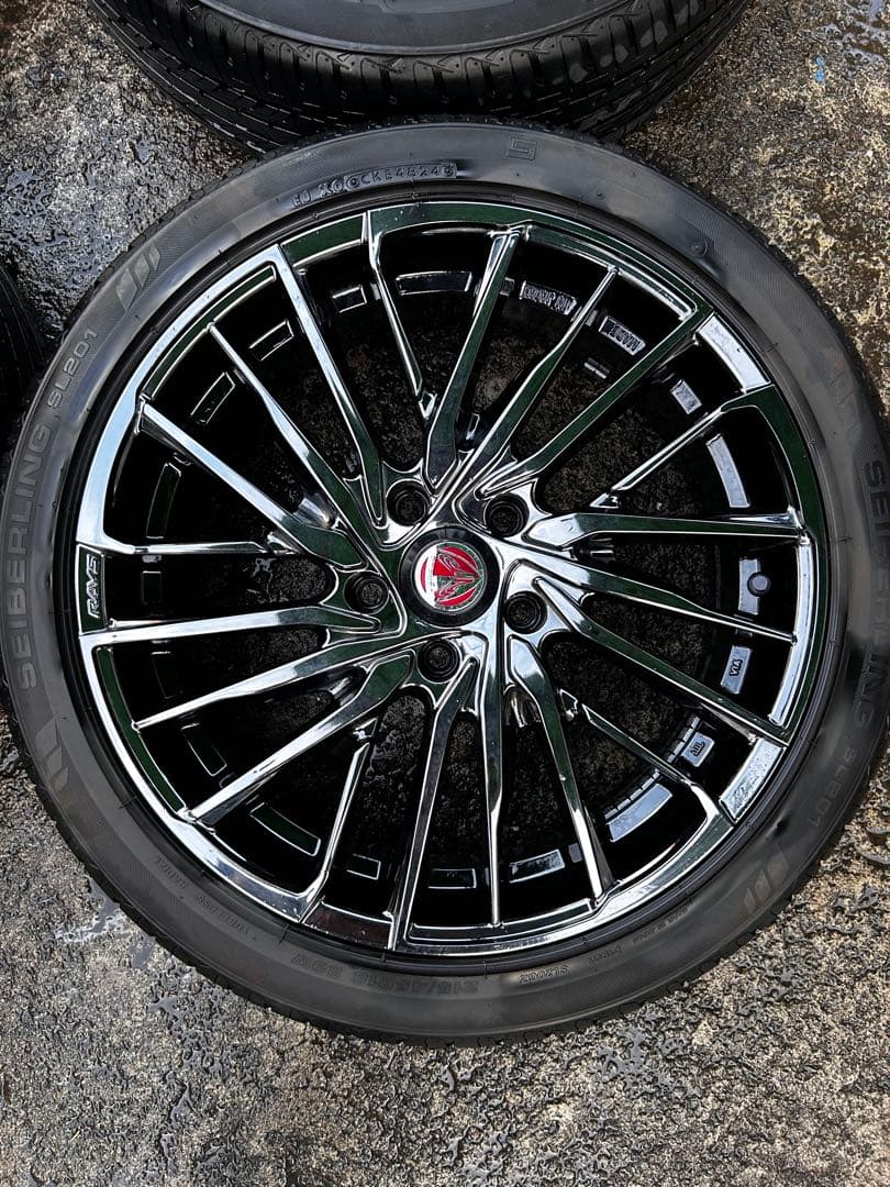 たい　レイズ　ベルサス　アベントゥーラ　18インチ　4本セット